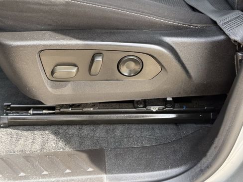 Used 2023 Chevrolet Colorado LT w/ LT Convenience Package II image 25