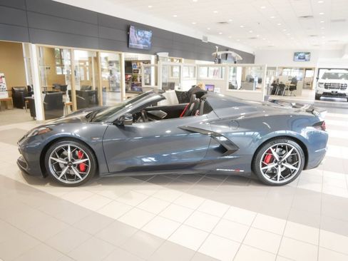 Used 2021 Chevrolet Corvette Stingray Premium Conv w/ Z51 Performance Package RWD image 3