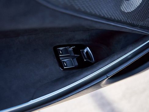 Used 2025 McLaren Artura Spider RWD image 39