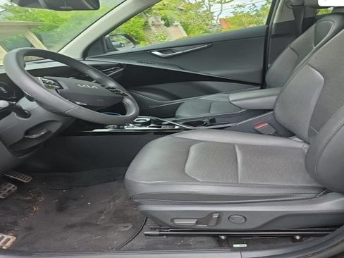 Used 2024 Kia Niro Wave w/ Wave Preserve Package FWD image 4