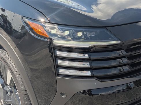 Used 2025 Nissan Kicks SR image 10