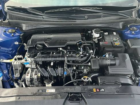 Used 2025 Hyundai Elantra Limited FWD image 3