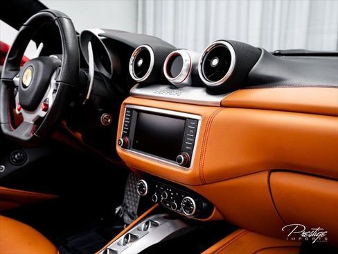 Used 2017 Ferrari California T RWD image 40