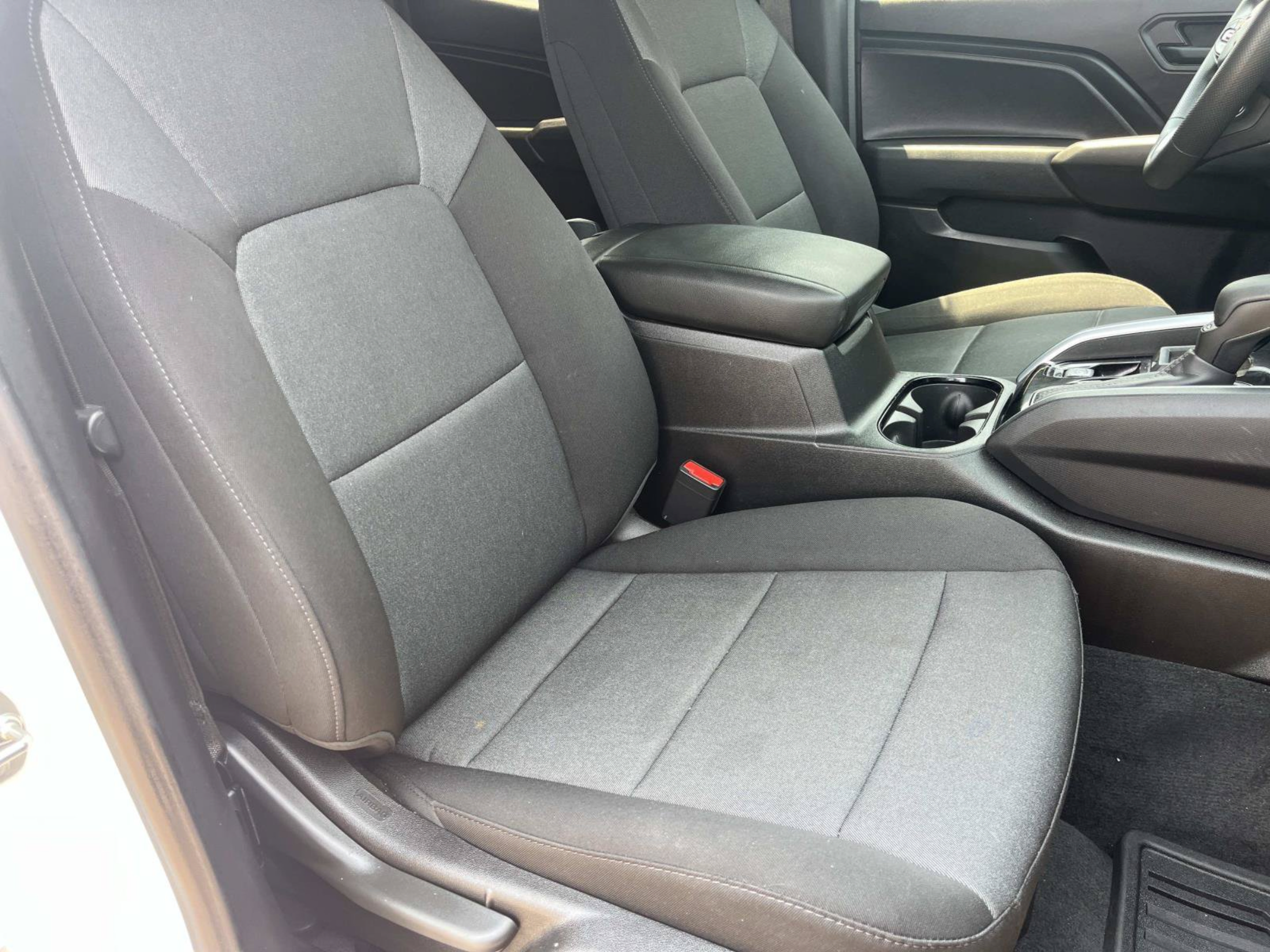 Used 2025 Chevrolet Colorado W/T RWD image 23