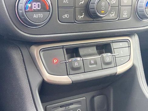 Used 2023 GMC Terrain Denali w/ Black Diamond Edition image 12