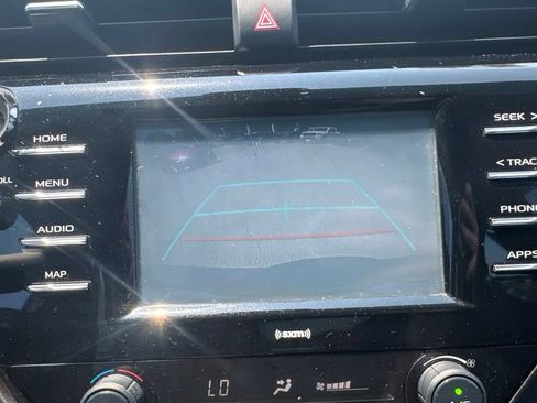 Used 2020 Toyota Camry SE FWD image 19