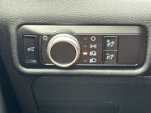 Used 2023 Ford Explorer XLT image 20