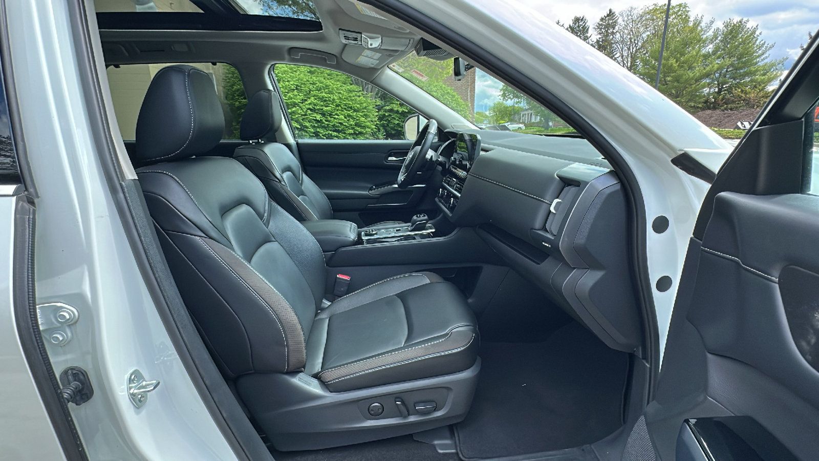 Certified 2024 Nissan Pathfinder SL w/ SL Premium Package AWD/4WD image 23