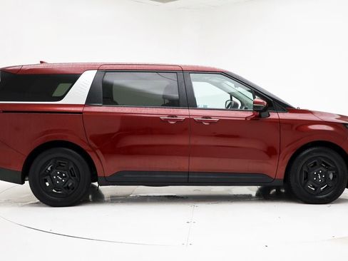 Used 2025 Kia Carnival FWD image 3
