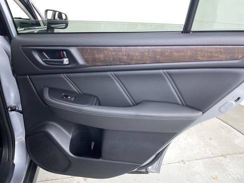Used 2018 Subaru Outback 2.5i Limited AWD/4WD image 23