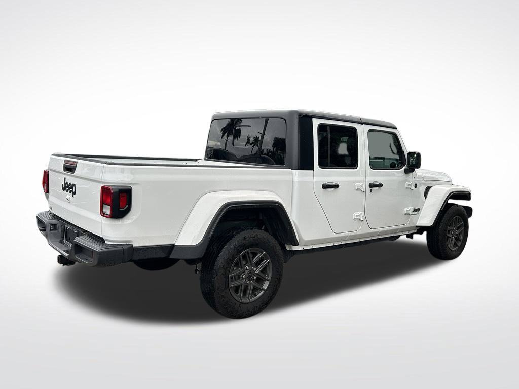 Certified 2025 Jeep Gladiator Sport AWD/4WD image 5