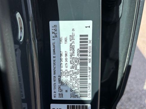 Certified 2025 Toyota Tacoma SR5 AWD/4WD image 26