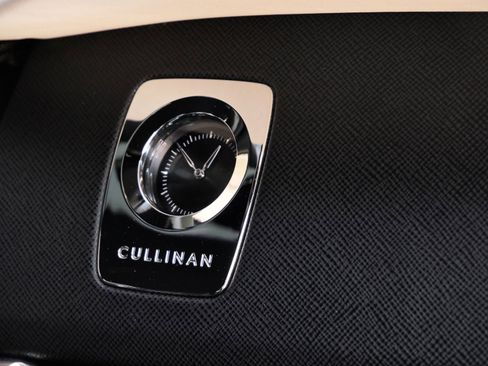 Used 2022 Rolls-Royce Cullinan w/ Cullinan Package AWD/4WD image 14