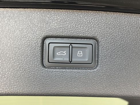 Certified 2025 Audi Q7 3.0T Premium Plus AWD/4WD image 17