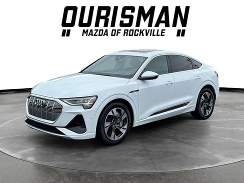 Used 2022 Audi e-tron Premium Plus w/ Premium Plus Package image 2