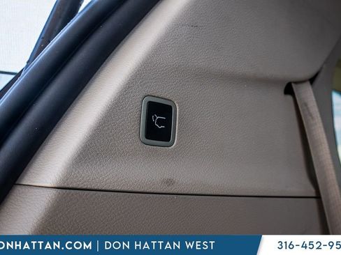 Used 2023 Chrysler Pacifica Limited image 30