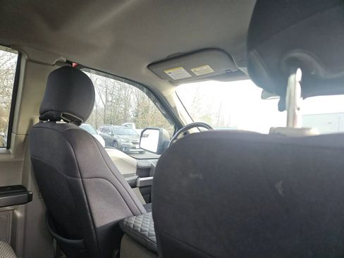 Used 2015 Ford F150 XLT image 11