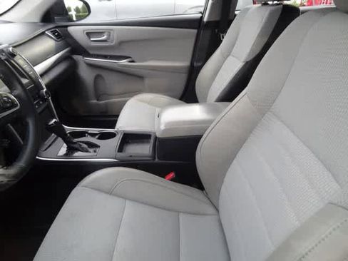Used 2017 Toyota Camry SE w/ Protection Package (Q2) FWD image 10
