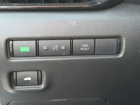 Used 2024 Nissan Sentra SV w/ All-Weather Package FWD image 9