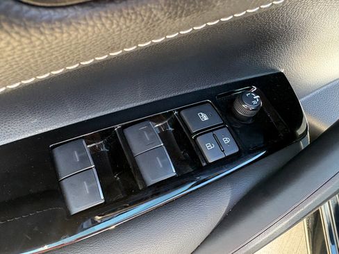 Used 2023 Toyota Corolla SE w/ SE Premium Package image 11