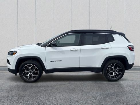 Used 2025 Jeep Compass Limited image 4