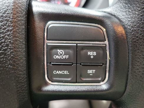 Used 2016 Dodge Grand Caravan SXT image 12