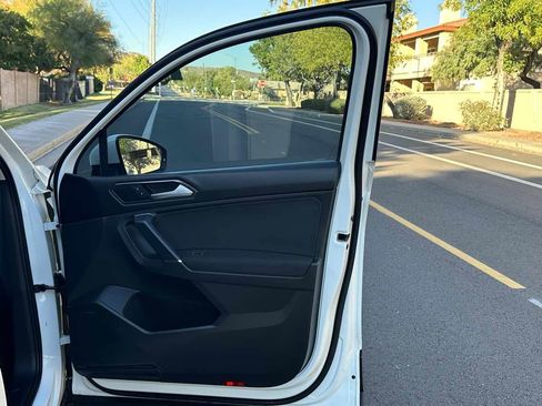 Used 2018 Volkswagen Tiguan S image 47