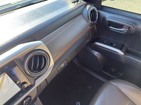 Used 2019 Toyota Tacoma Limited image 31