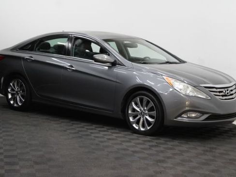 Used 2013 Hyundai Sonata SE FWD image 1