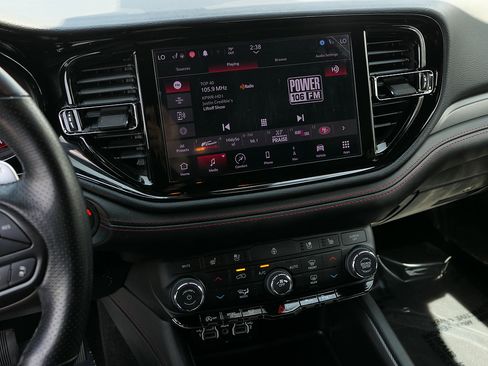 Used 2024 Dodge Durango GT RWD image 17