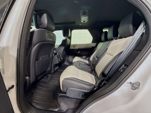 Used 2024 Land Rover Discovery Metropolitan Edition image 22