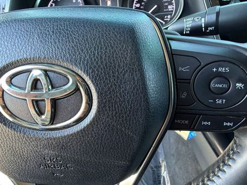 Used 2018 Toyota Camry FWD image 20
