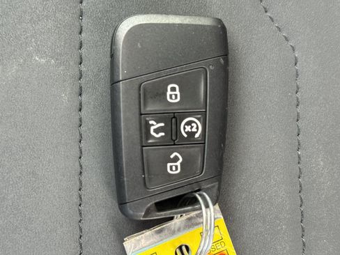 Used 2025 Volkswagen Taos SE FWD image 28