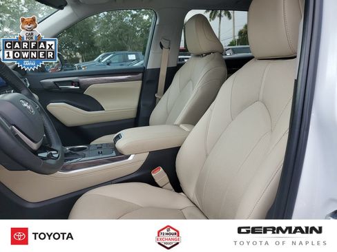 Used 2024 Toyota Highlander Limited FWD image 19