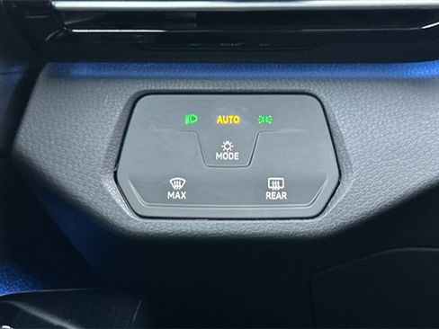 Used 2023 Volkswagen ID.4 Pro image 32