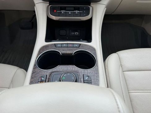 Used 2022 GMC Acadia Denali w/ Denali Ultimate Package image 18