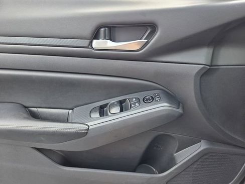 Used 2025 Nissan Altima 2.5 SV FWD image 26