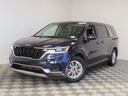 Used 2024 Kia Carnival LX image 1