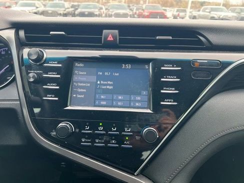 Used 2018 Toyota Camry LE image 10