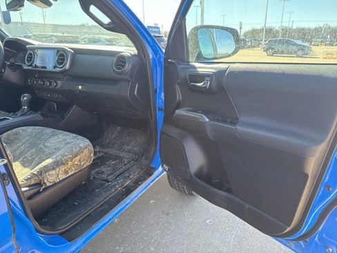 Used 2020 Toyota Tacoma TRD Off-Road image 21