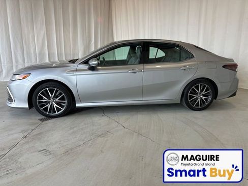 Used 2021 Toyota Camry XLE w/ Navigation Upgrade Package image 24