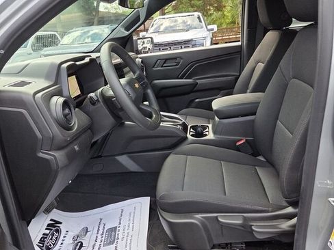 Used 2025 Chevrolet Colorado W/T RWD image 6