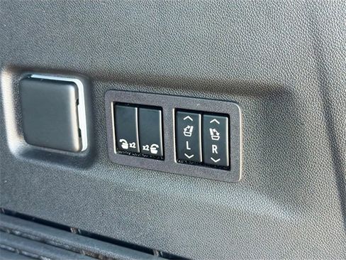 Used 2023 Chevrolet Suburban Z71 w/ Z71 Off-Road Package image 13