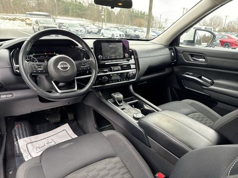 Used 2022 Nissan Pathfinder SV image 11
