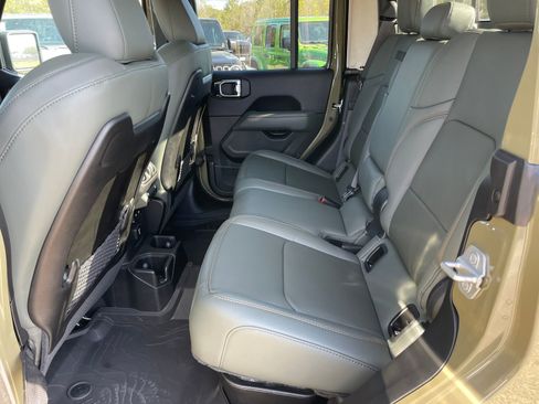 New 2025 Jeep Gladiator Mojave w/ Convenience Group image 30