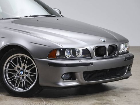 Used 2003 BMW M5 RWD image 9