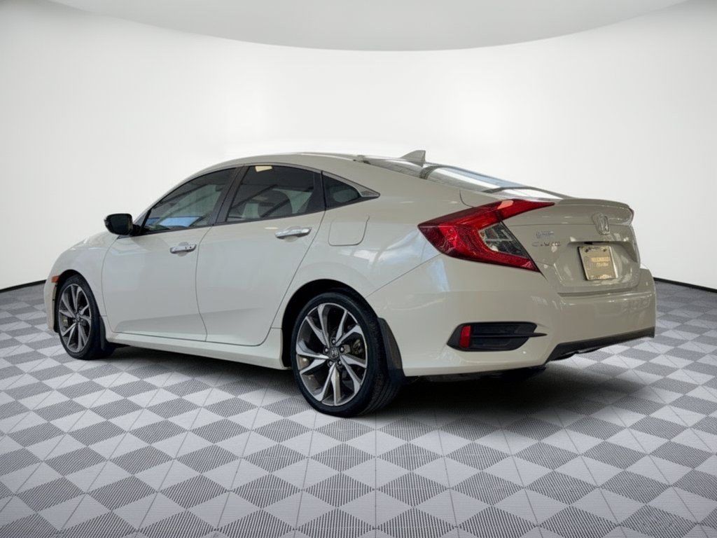 Used 2019 Honda Civic Touring image 3