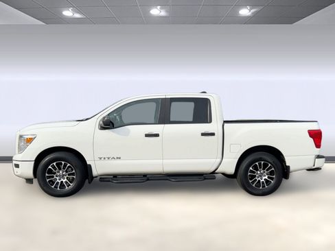 Used 2023 Nissan Titan SV w/ SV Convenience Package image 2