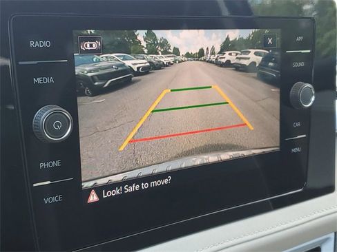 New 2025 Volkswagen Taos SE image 30