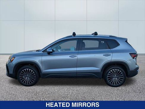 Used 2025 Volkswagen Taos SE FWD image 2